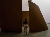 Im Erdgeschoss gesponsert vom Stahlkonzern Arcelor die Installation "The Matter of Time" von Richard Serra.